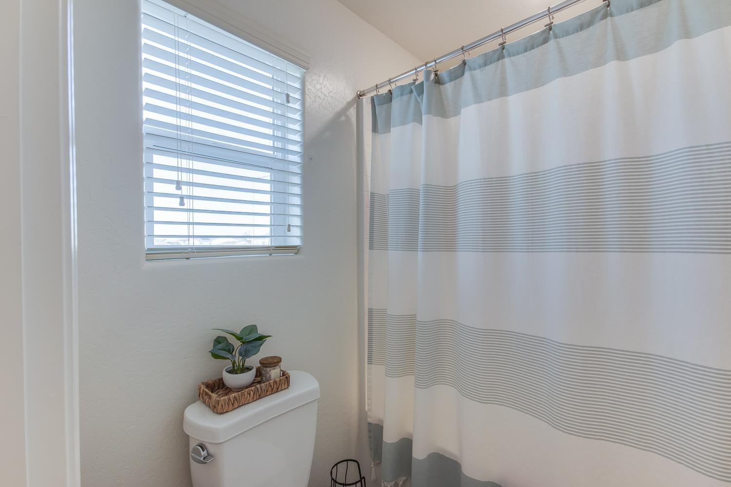 2037 N Rogers Lane, Clovis, CA, 93619