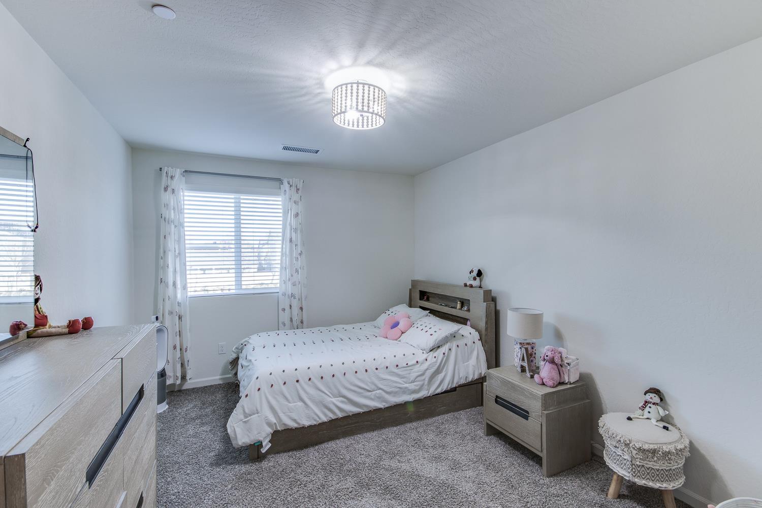 2037 N Rogers Lane, Clovis, CA, 93619