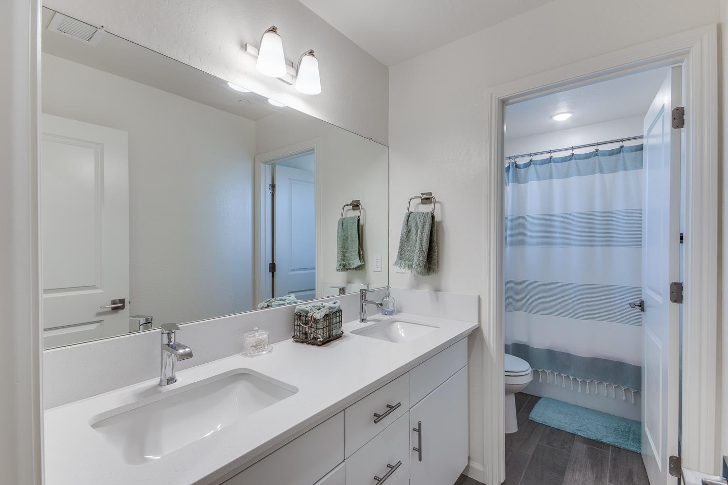 2037 N Rogers Lane, Clovis, CA, 93619