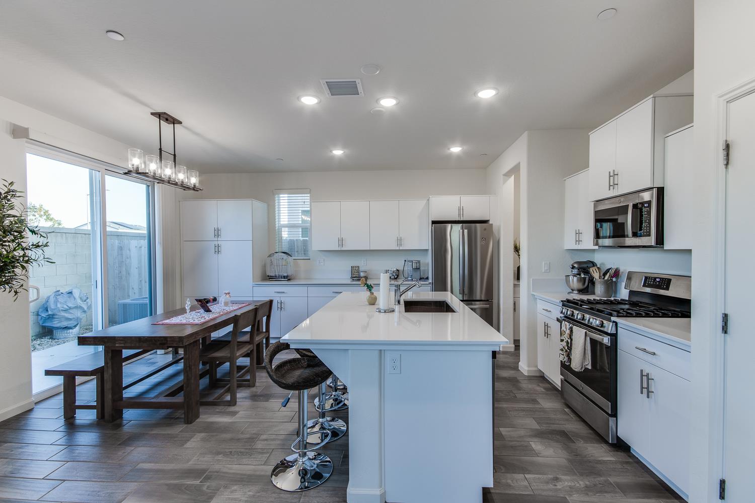 2037 N Rogers Lane, Clovis, CA, 93619