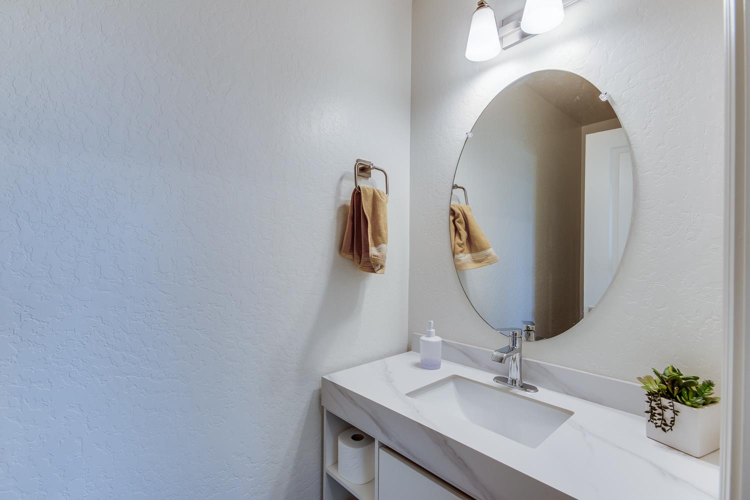 2037 N Rogers Lane, Clovis, CA, 93619