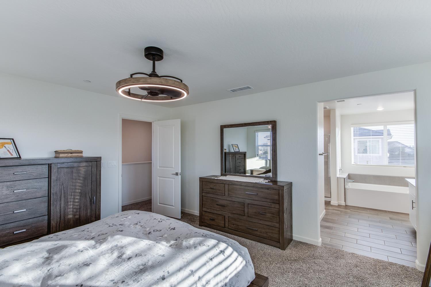 2037 N Rogers Lane, Clovis, CA, 93619