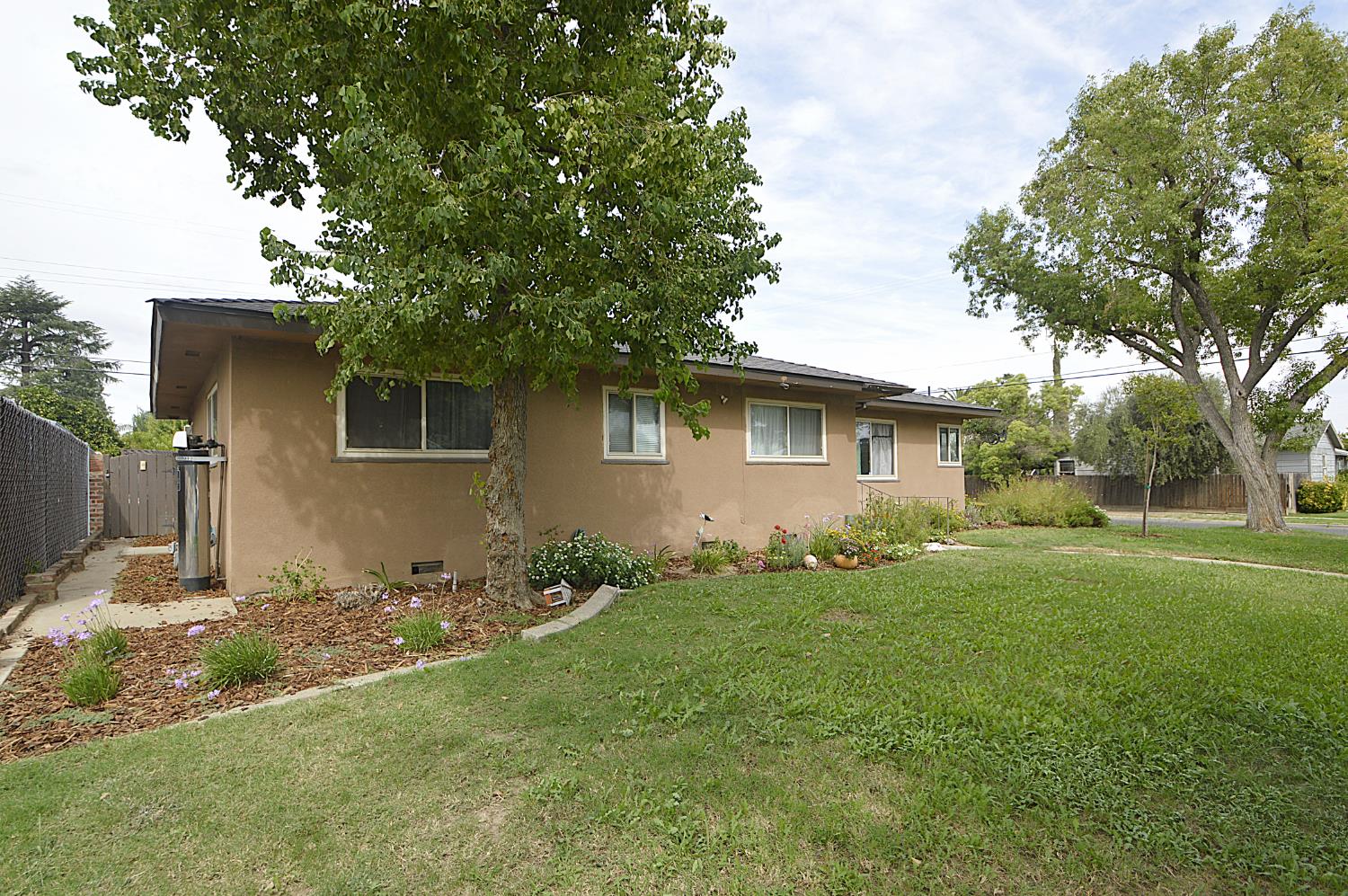 Single Family in Fresno - photo 2