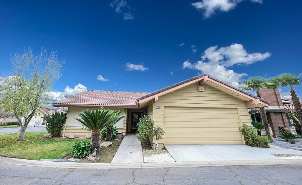<p>Fresno-Clovis Featured listings</p>