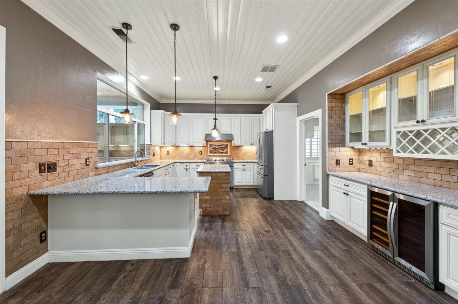 2450 W Beechwood Avenue, Fresno, CA, 93711