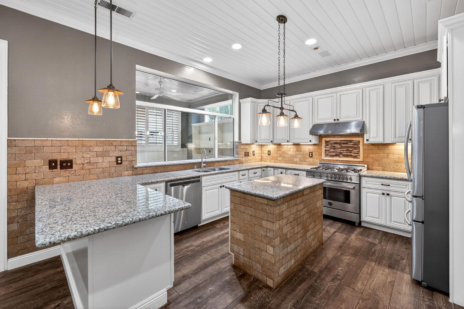 2450 W Beechwood Avenue, Fresno, CA, 93711