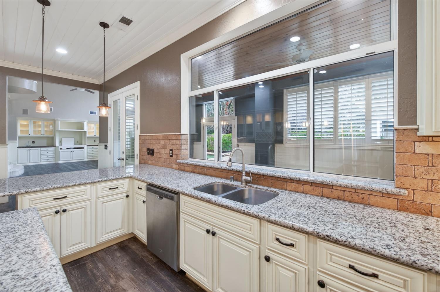 2450 W Beechwood Avenue, Fresno, CA, 93711