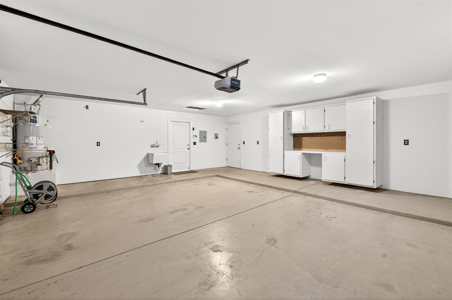 2450 W Beechwood Avenue, Fresno, CA, 93711