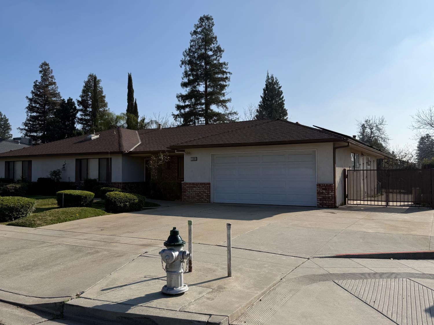 Single Family in Fresno - photo 2