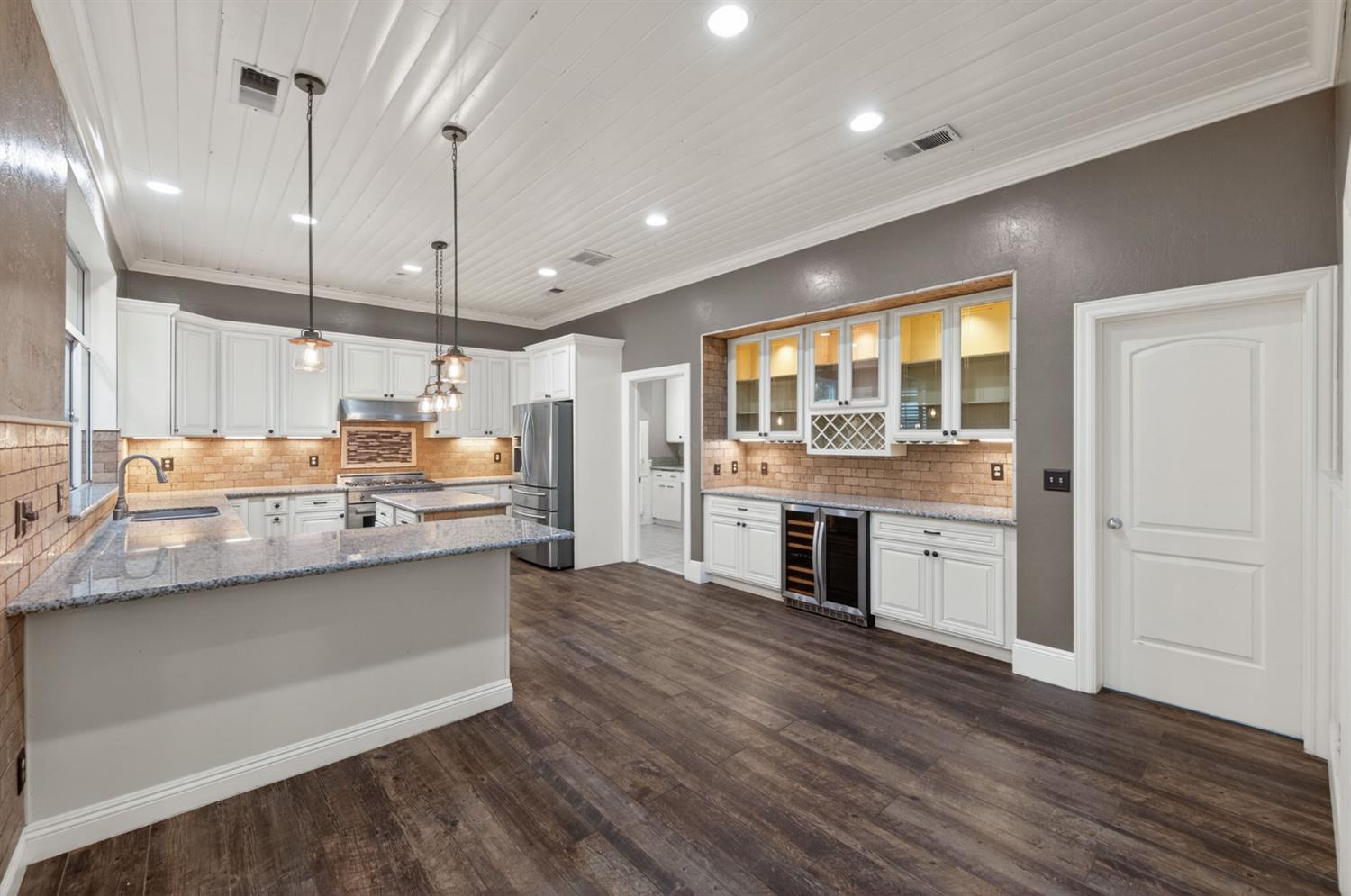 2450 W Beechwood Avenue, Fresno, CA, 93711