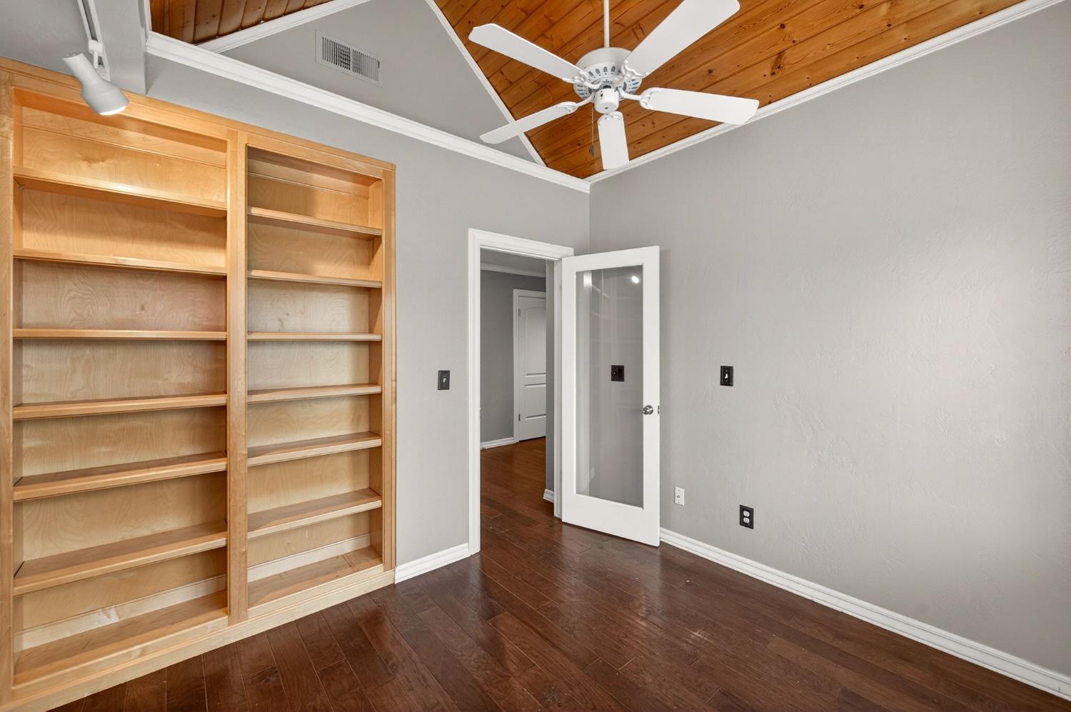 2450 W Beechwood Avenue, Fresno, CA, 93711