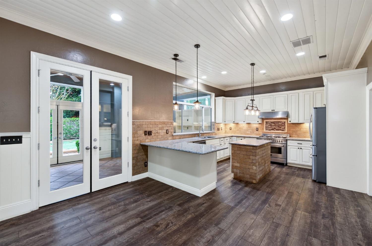 2450 W Beechwood Avenue, Fresno, CA, 93711