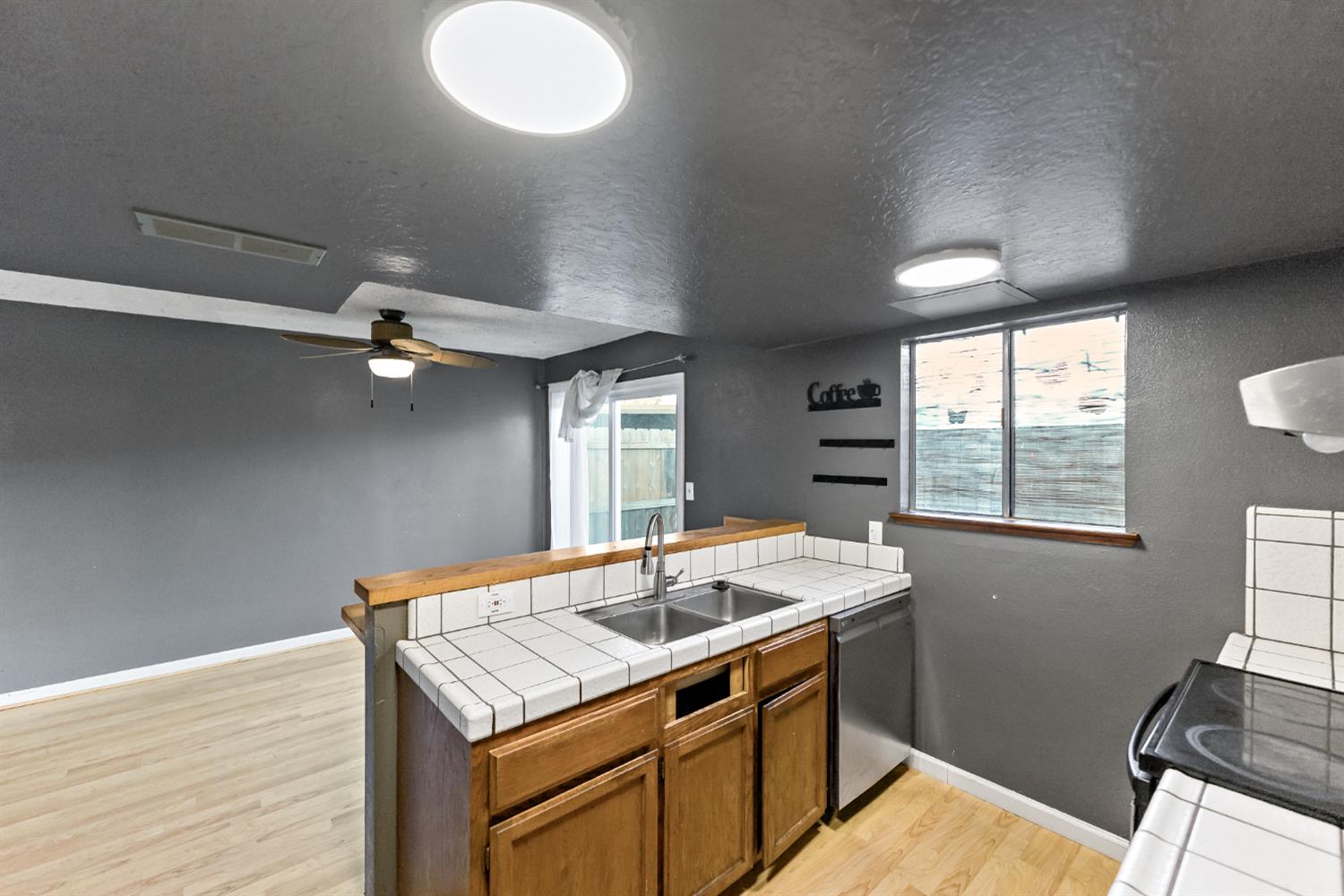 Condo in Fresno - photo 3