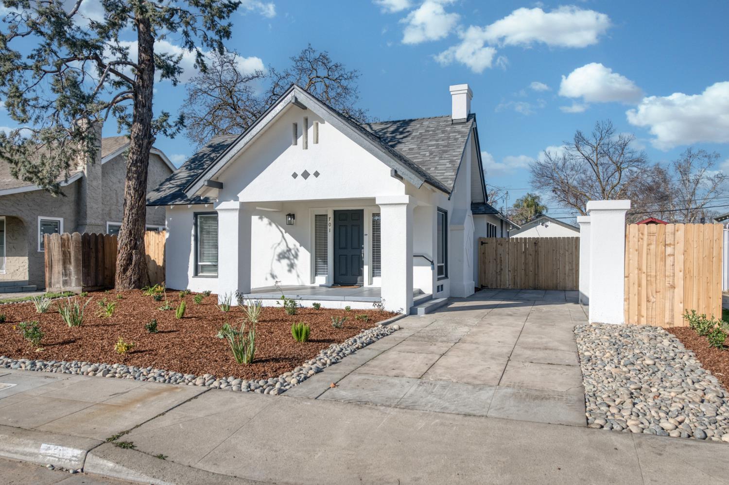 Single Family in Fresno - photo 2