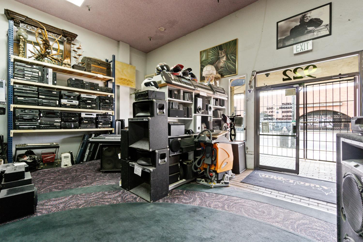 Commercial in Fresno - photo 2