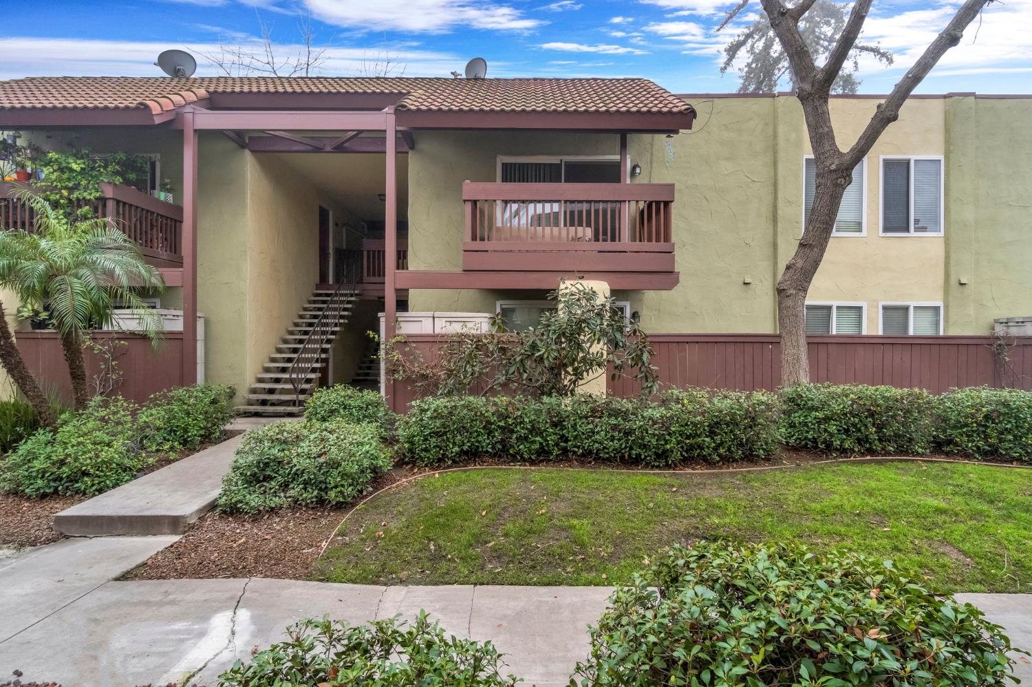 Condo in Fresno - photo 2