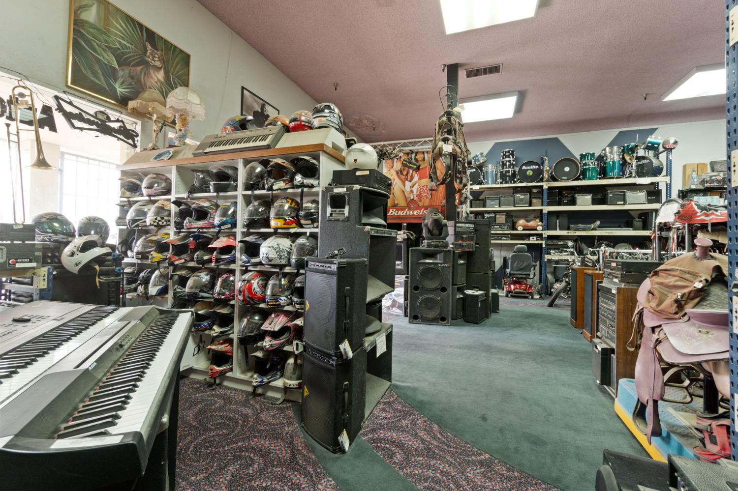 Commercial in Fresno - photo 3