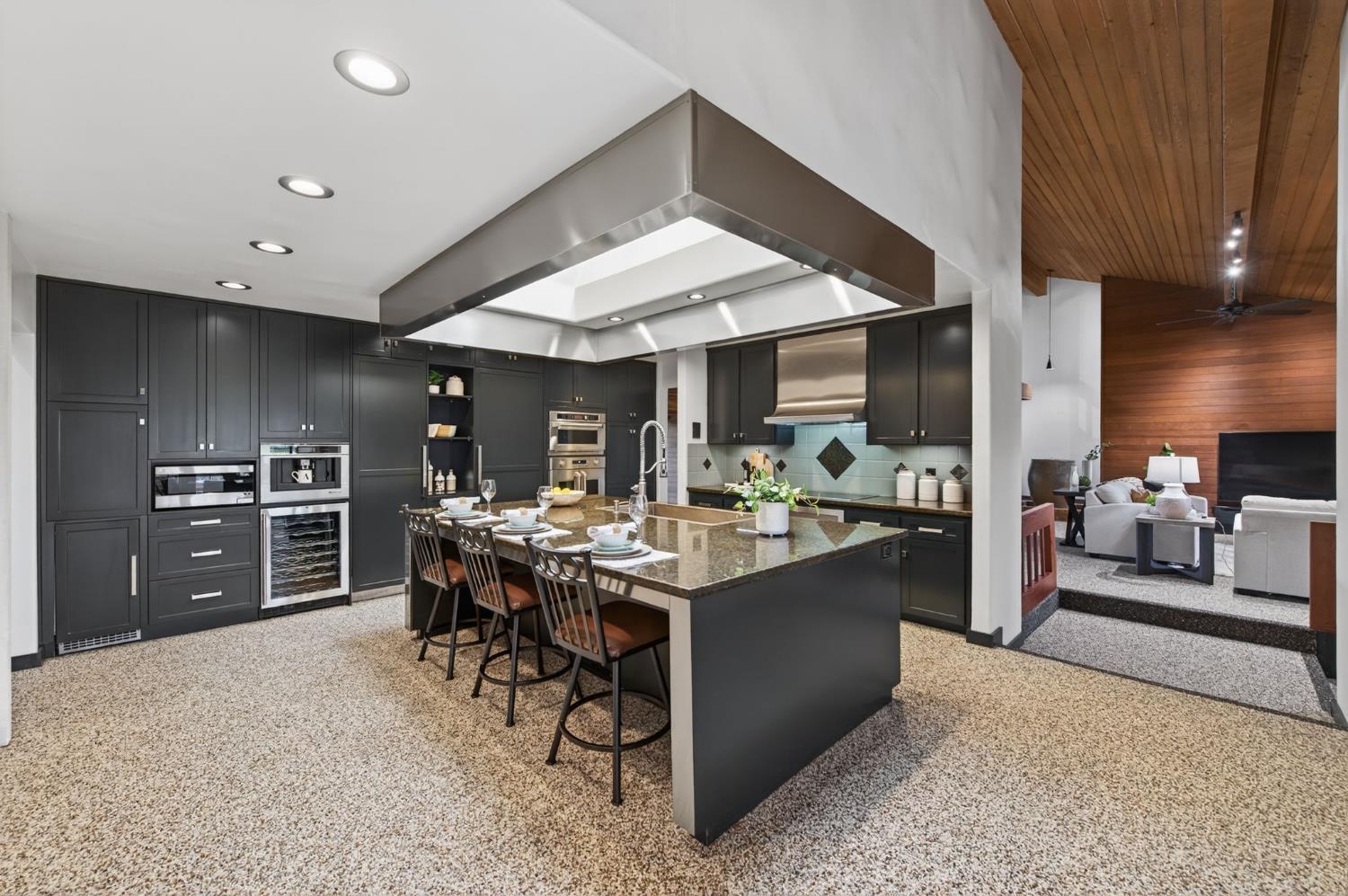 7621 N Laguna Vista Avenue, Fresno, CA, 93711