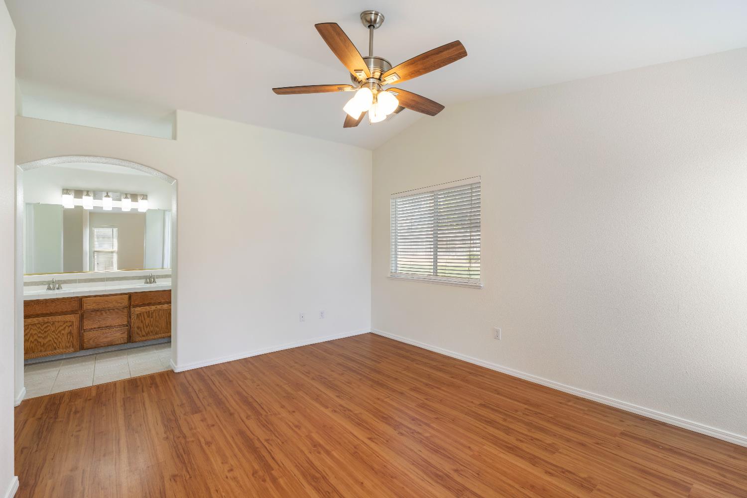 520 S Burgundy Street, Kerman, CA, 93630