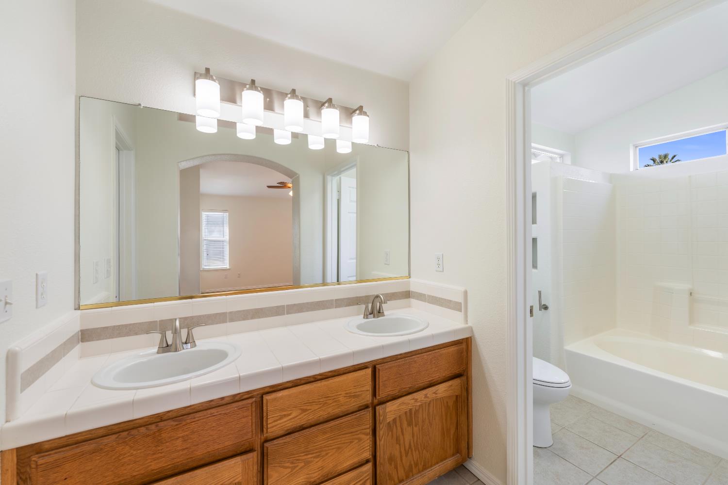 520 S Burgundy Street, Kerman, CA, 93630