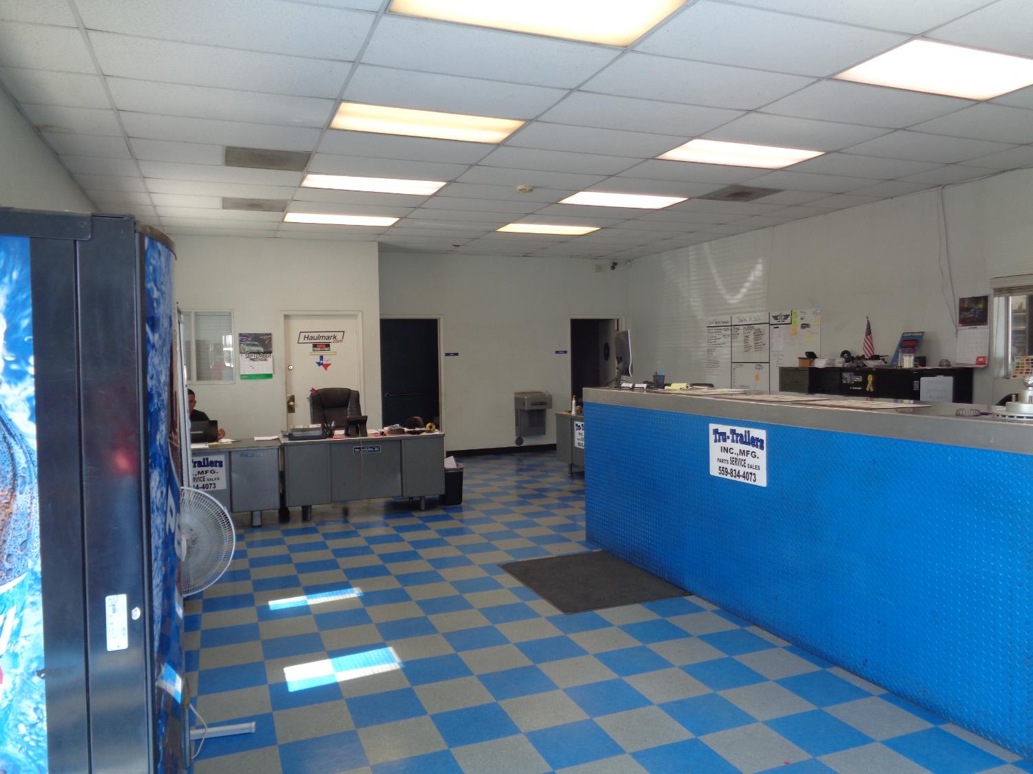 Commercial in Fresno - photo 2