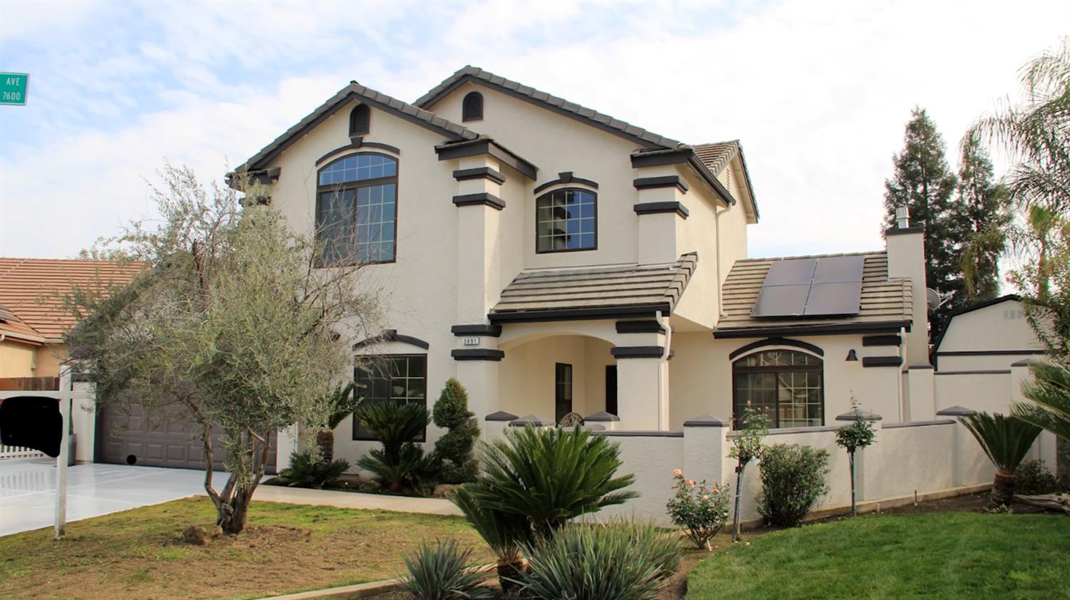 Single Family in Fresno - photo 2