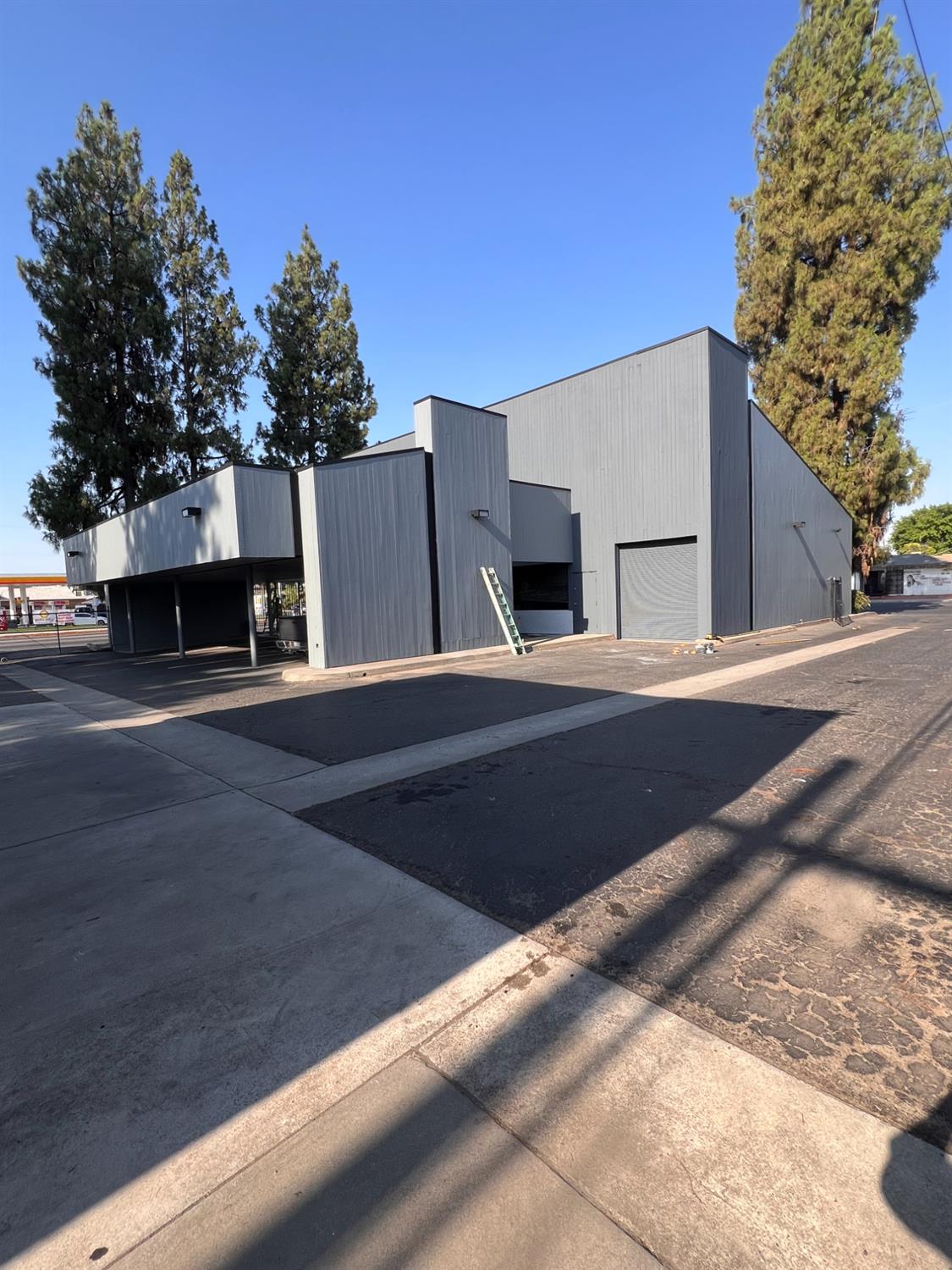 911 E Shields Avenue, Fresno, CA, 93704