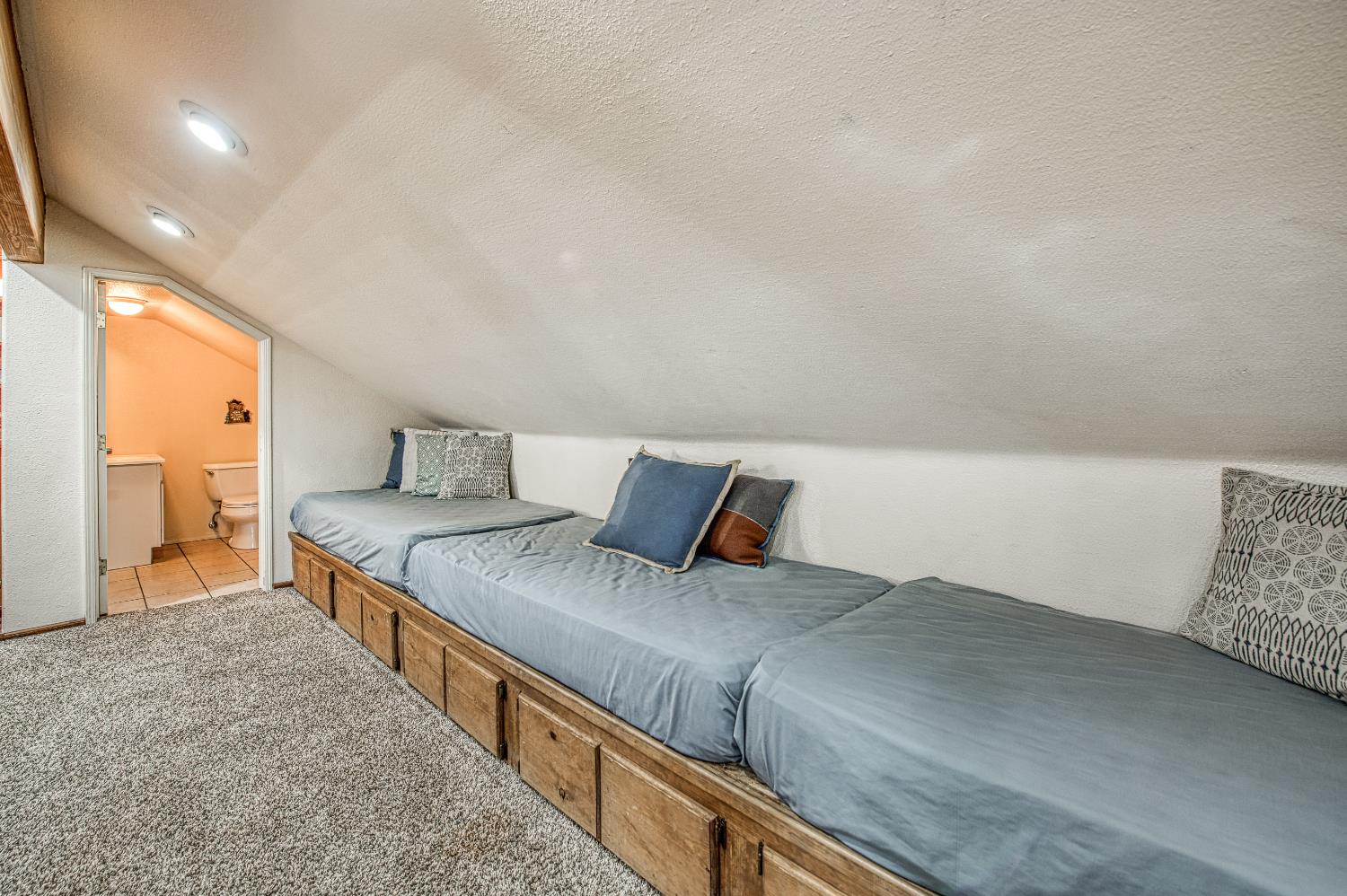39095 Ridge Rd, Shaver Lake, CA, 93664