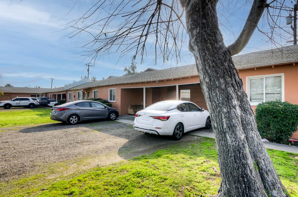 2702 E Hedges Avenue, Fresno, CA, 93703