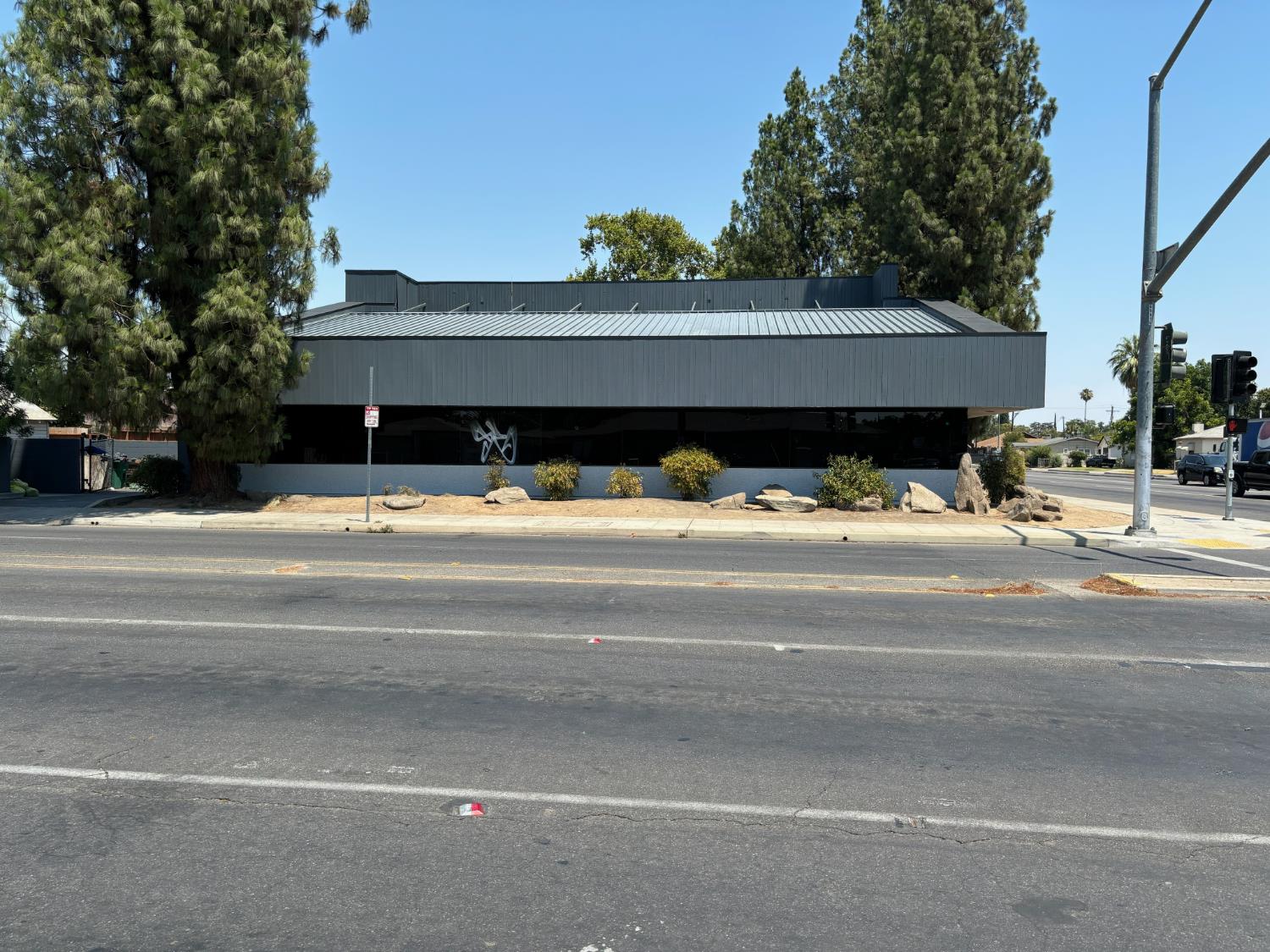 911 E Shields Avenue, Fresno, CA, 93704