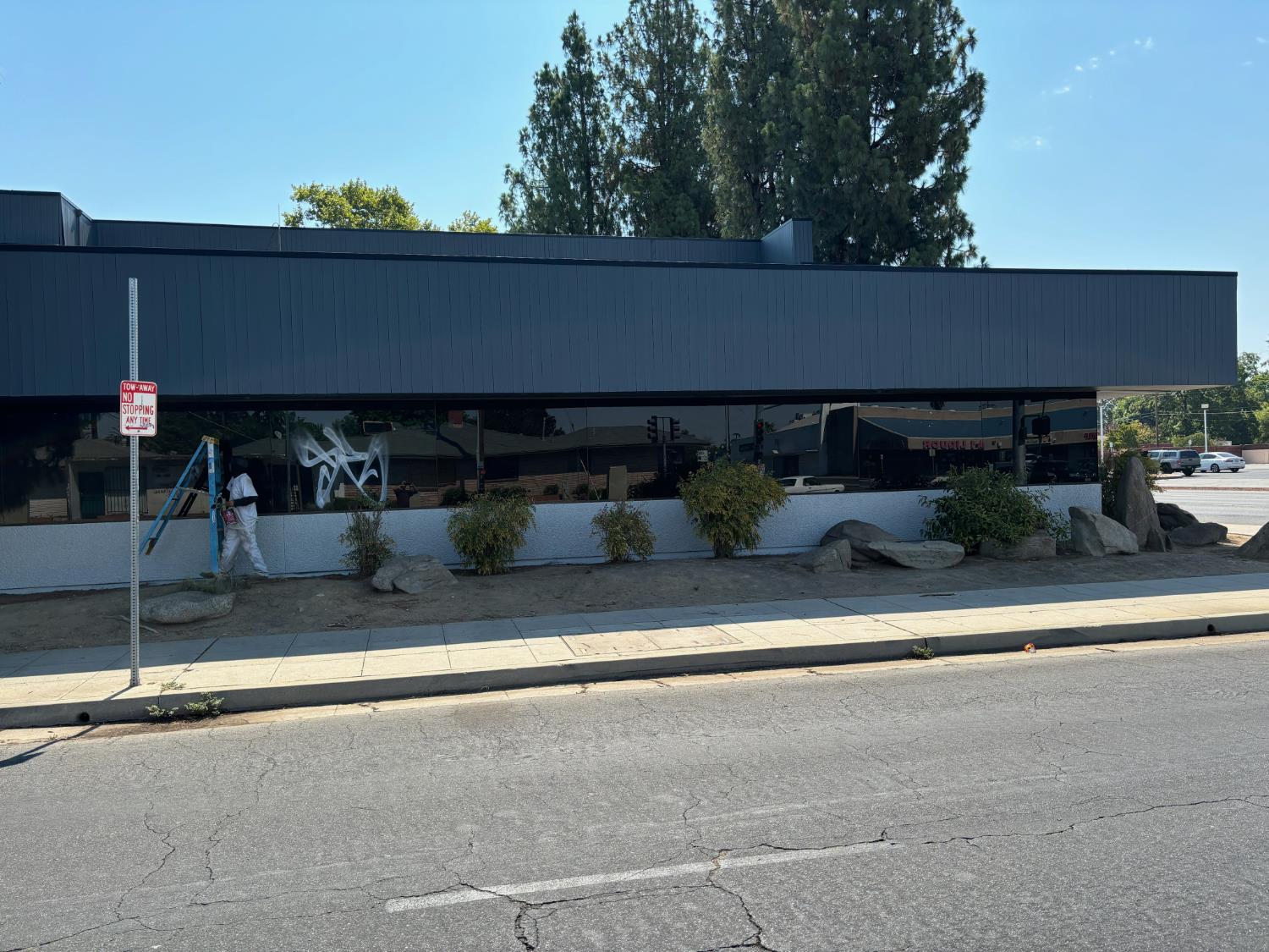 911 E Shields Avenue, Fresno, CA, 93704