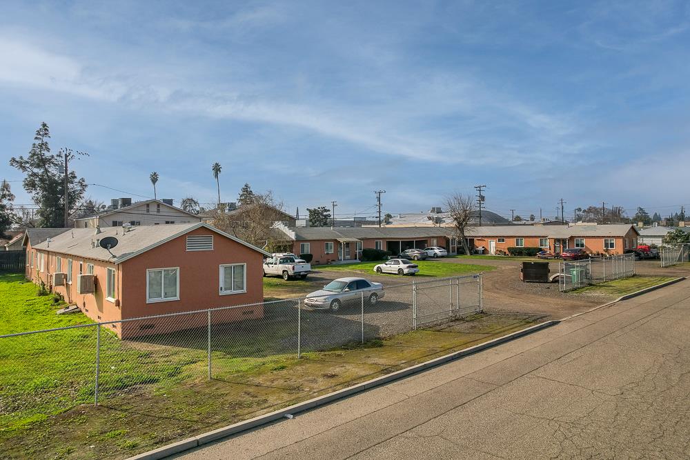 2702 E Hedges Avenue, Fresno, CA, 93703