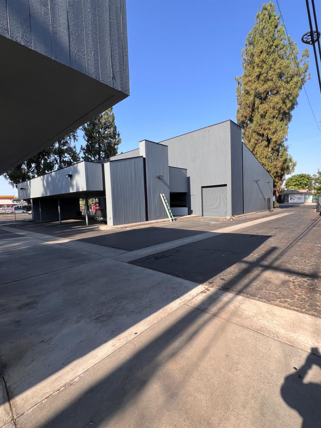 911 E Shields Avenue, Fresno, CA, 93704