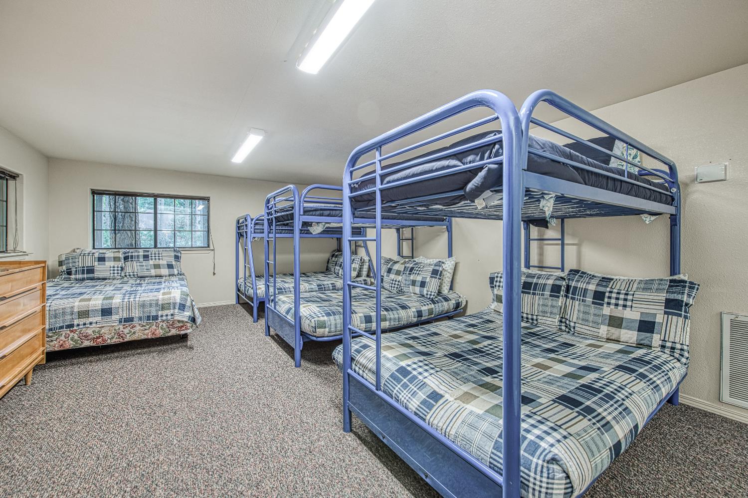 39095 Ridge Rd, Shaver Lake, CA, 93664