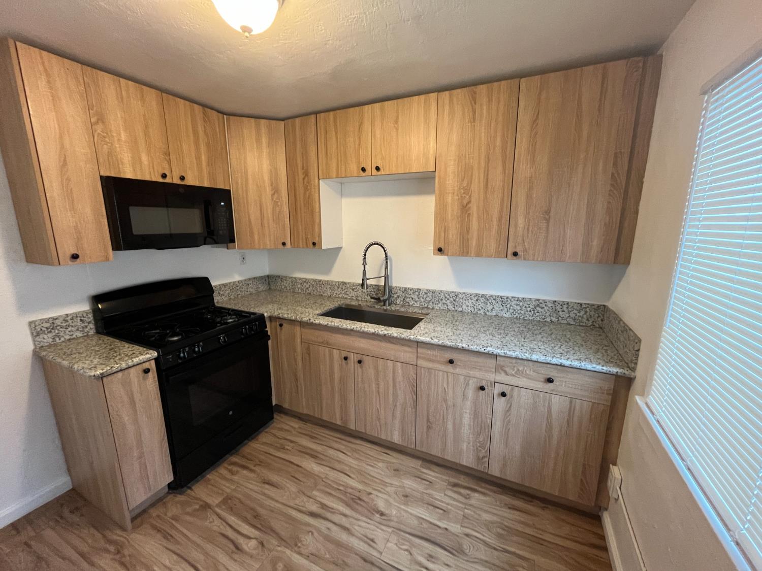 2702 E Hedges Avenue, Fresno, CA, 93703