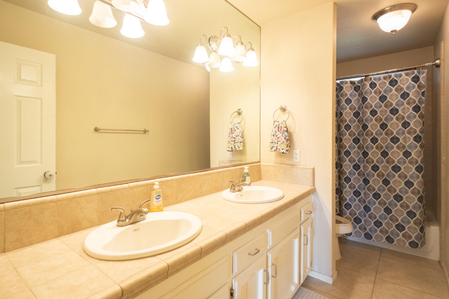 1855 Vartikian Avenue, Clovis, CA, 93611