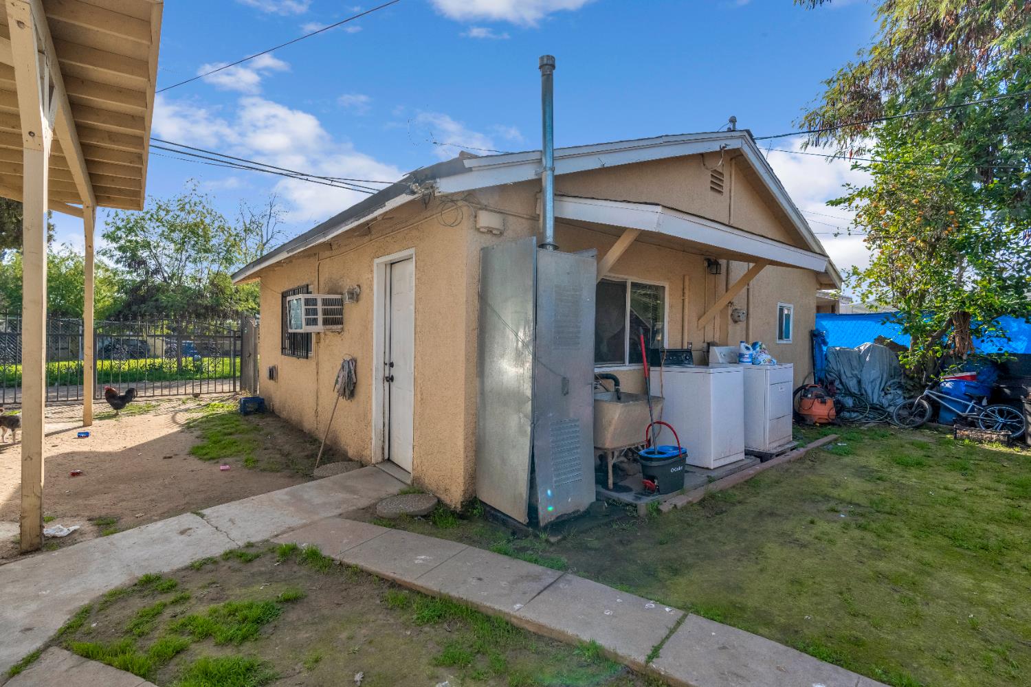 4136 E Madison Avenue, Fresno, CA, 93702
