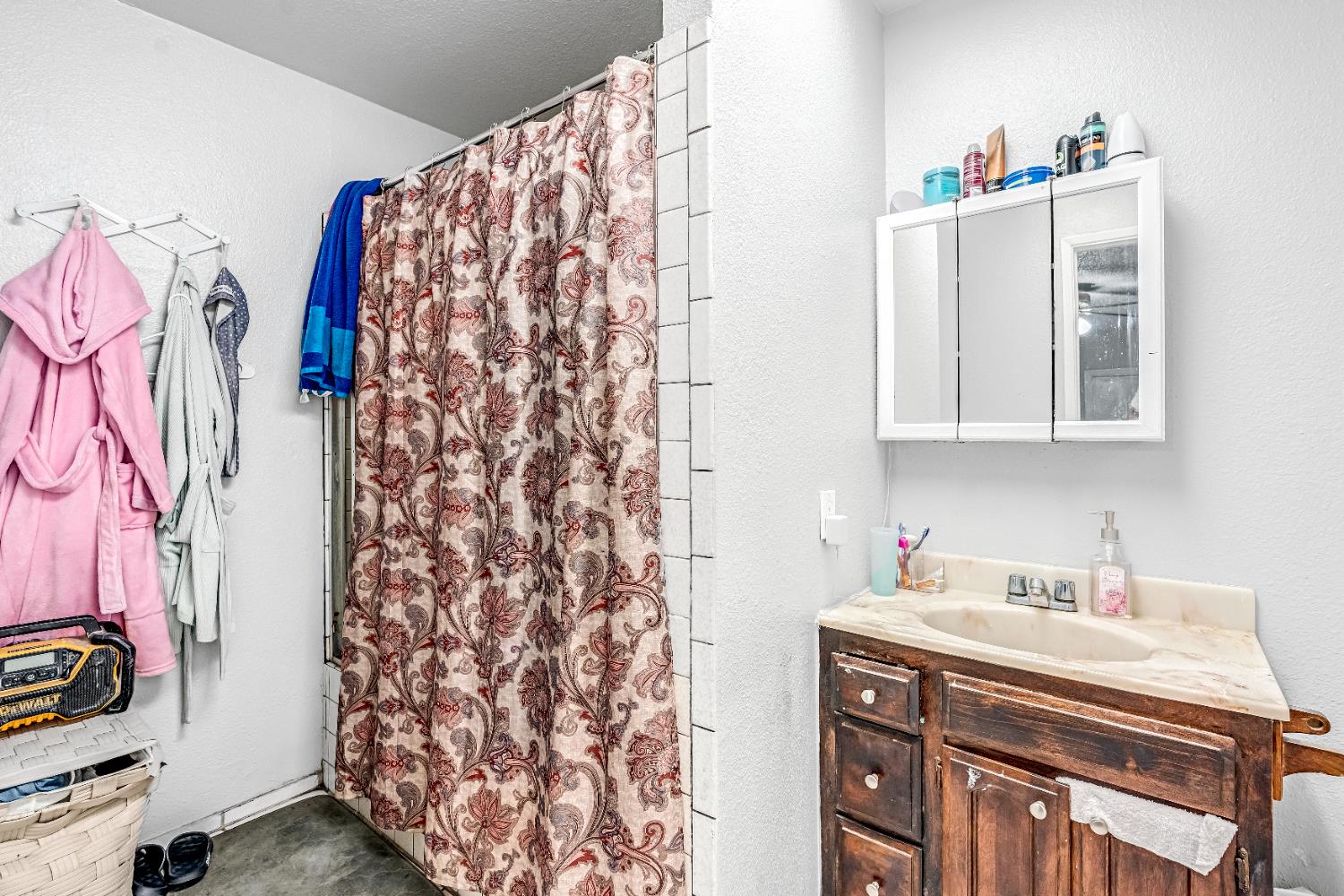 4136 E Madison Avenue, Fresno, CA, 93702