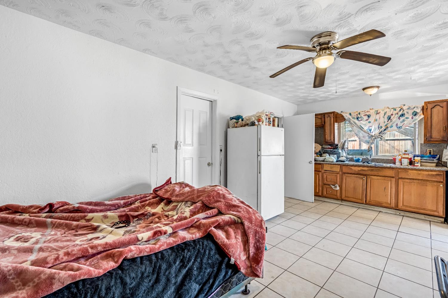 4136 E Madison Avenue, Fresno, CA, 93702