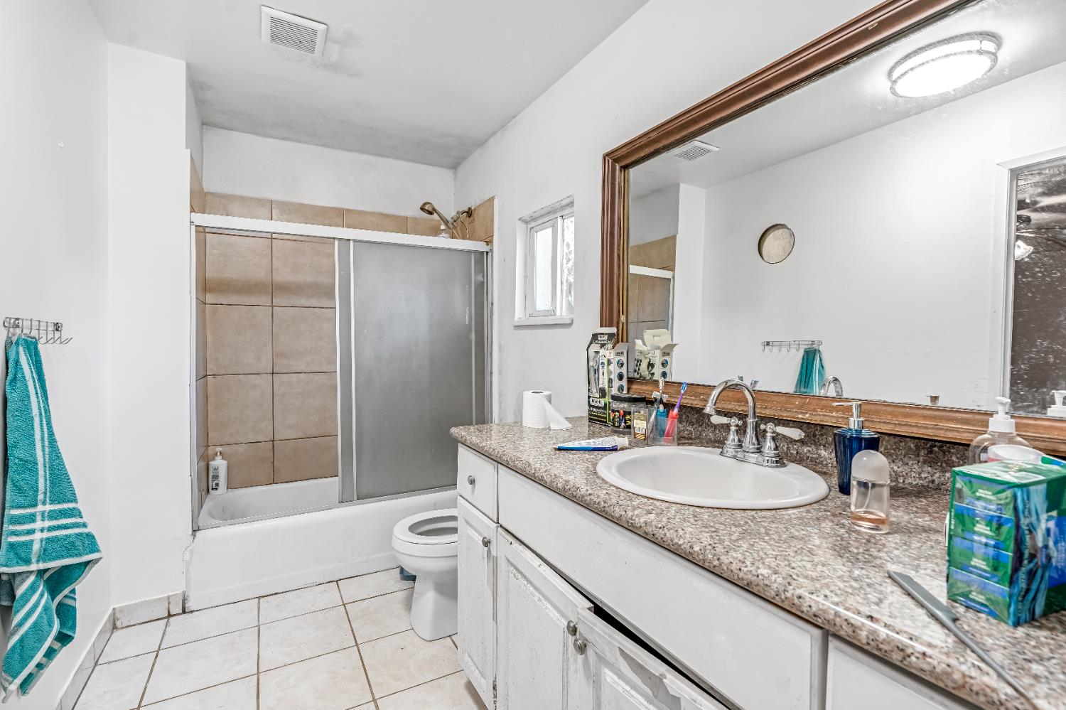 4136 E Madison Avenue, Fresno, CA, 93702
