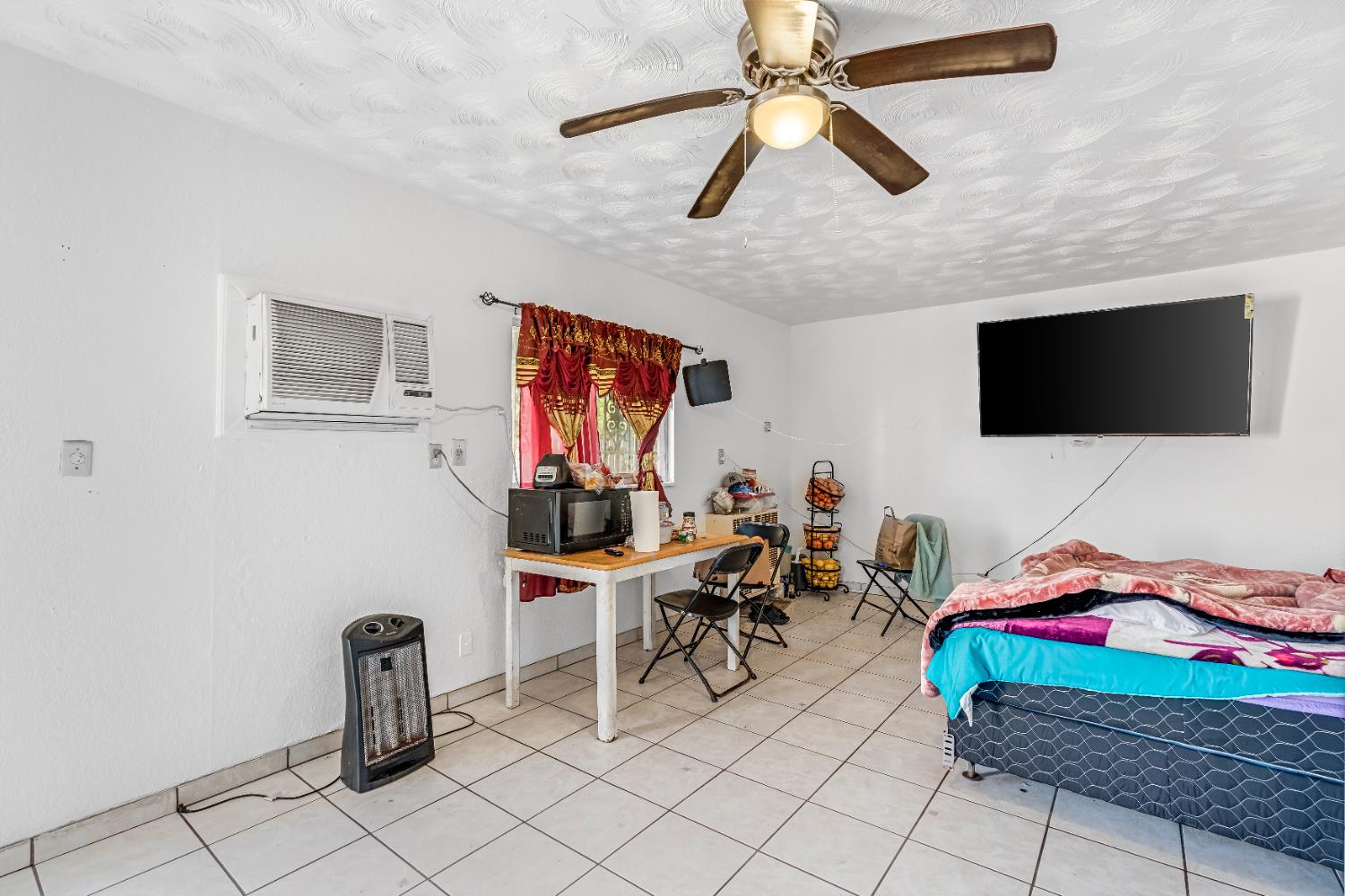 4136 E Madison Avenue, Fresno, CA, 93702