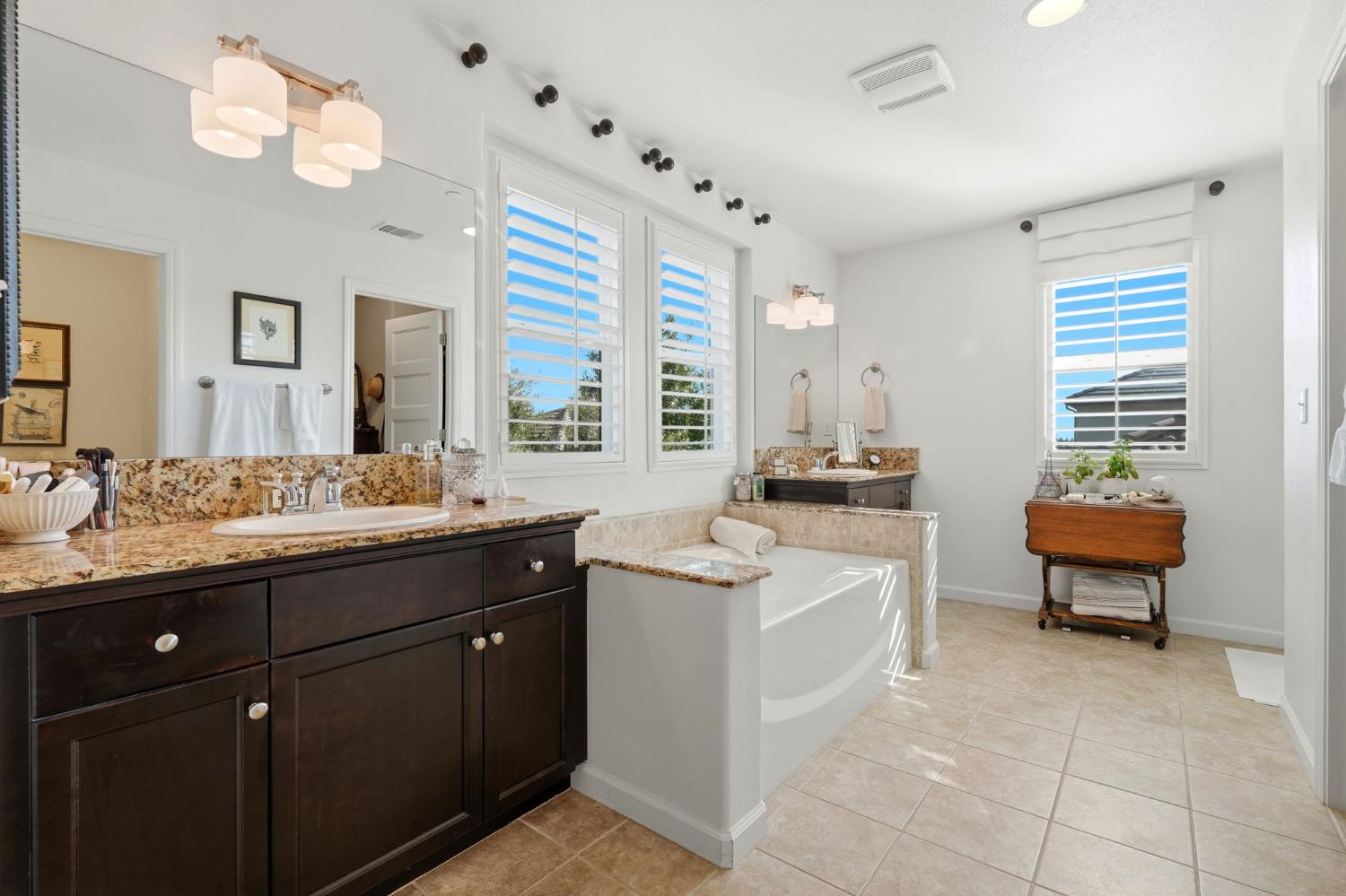 1521 N Encoure Way, Clovis, CA, 93619