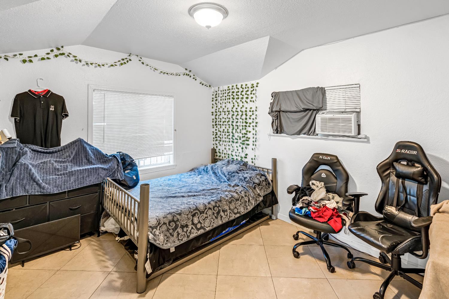 4136 E Madison Avenue, Fresno, CA, 93702