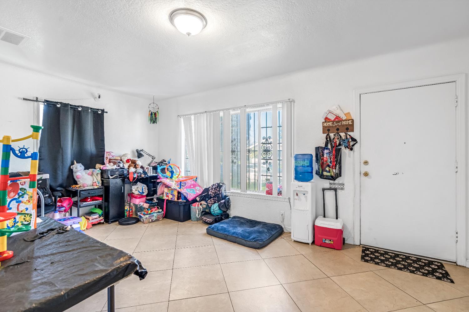 4136 E Madison Avenue, Fresno, CA, 93702