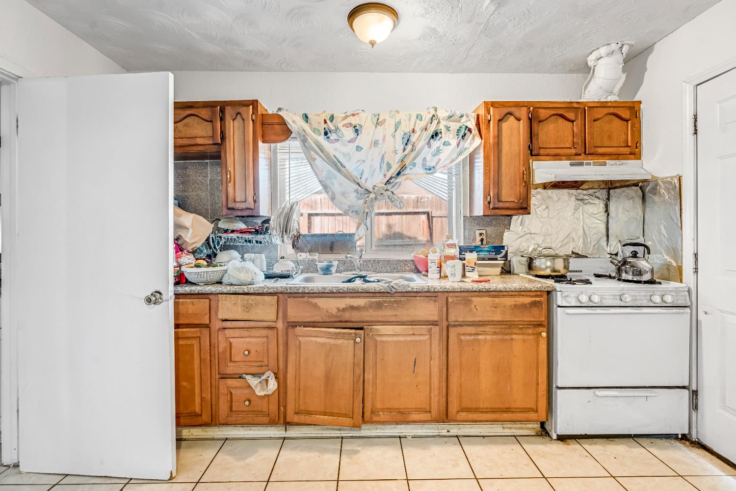 4136 E Madison Avenue, Fresno, CA, 93702