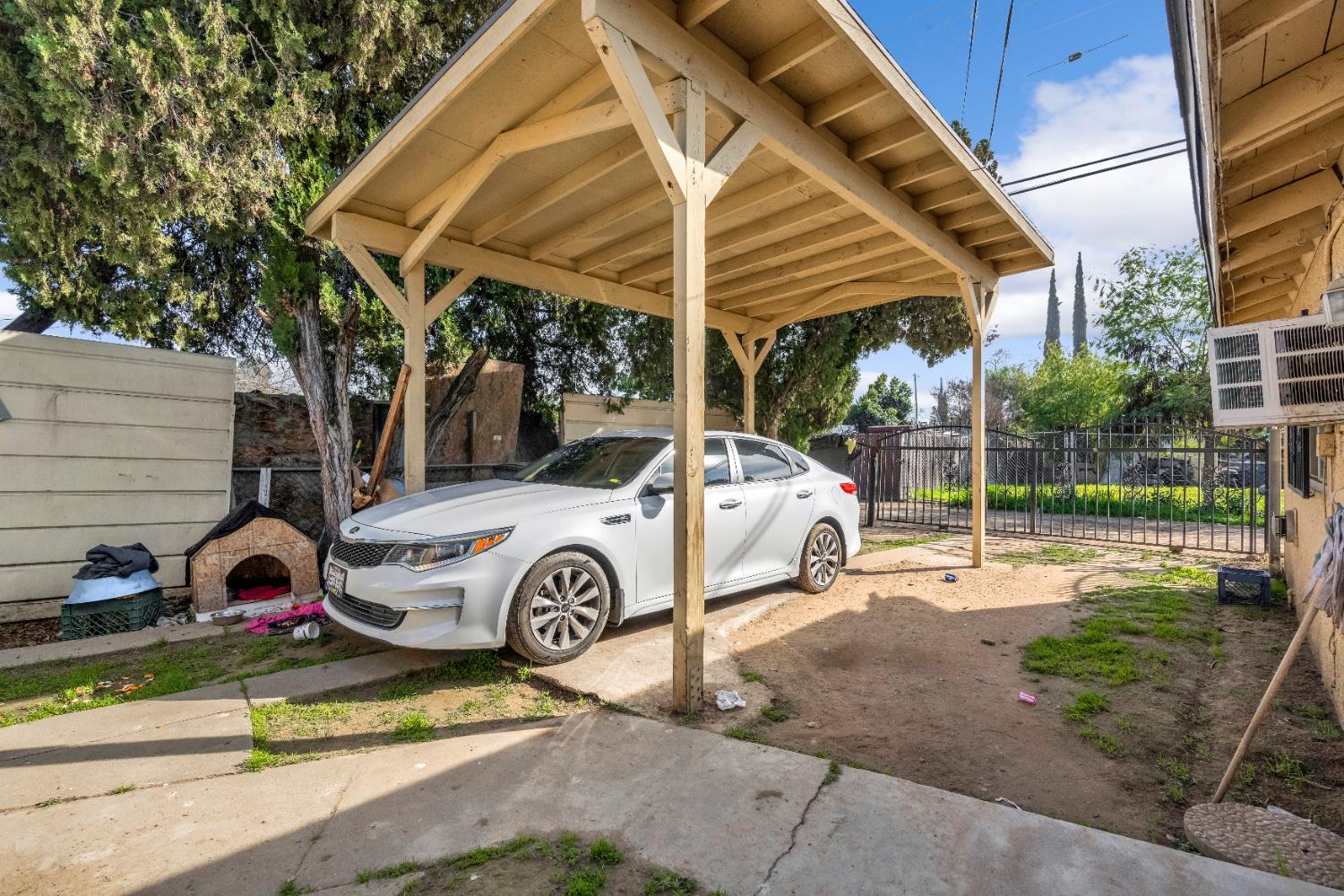4136 E Madison Avenue, Fresno, CA, 93702