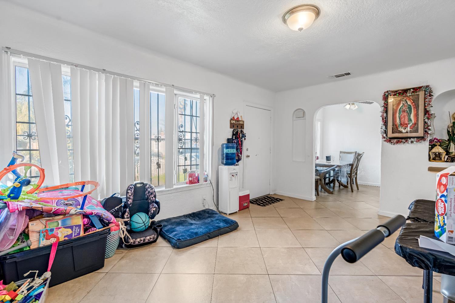 4136 E Madison Avenue, Fresno, CA, 93702