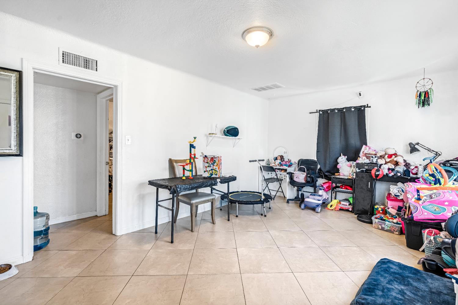 4136 E Madison Avenue, Fresno, CA, 93702