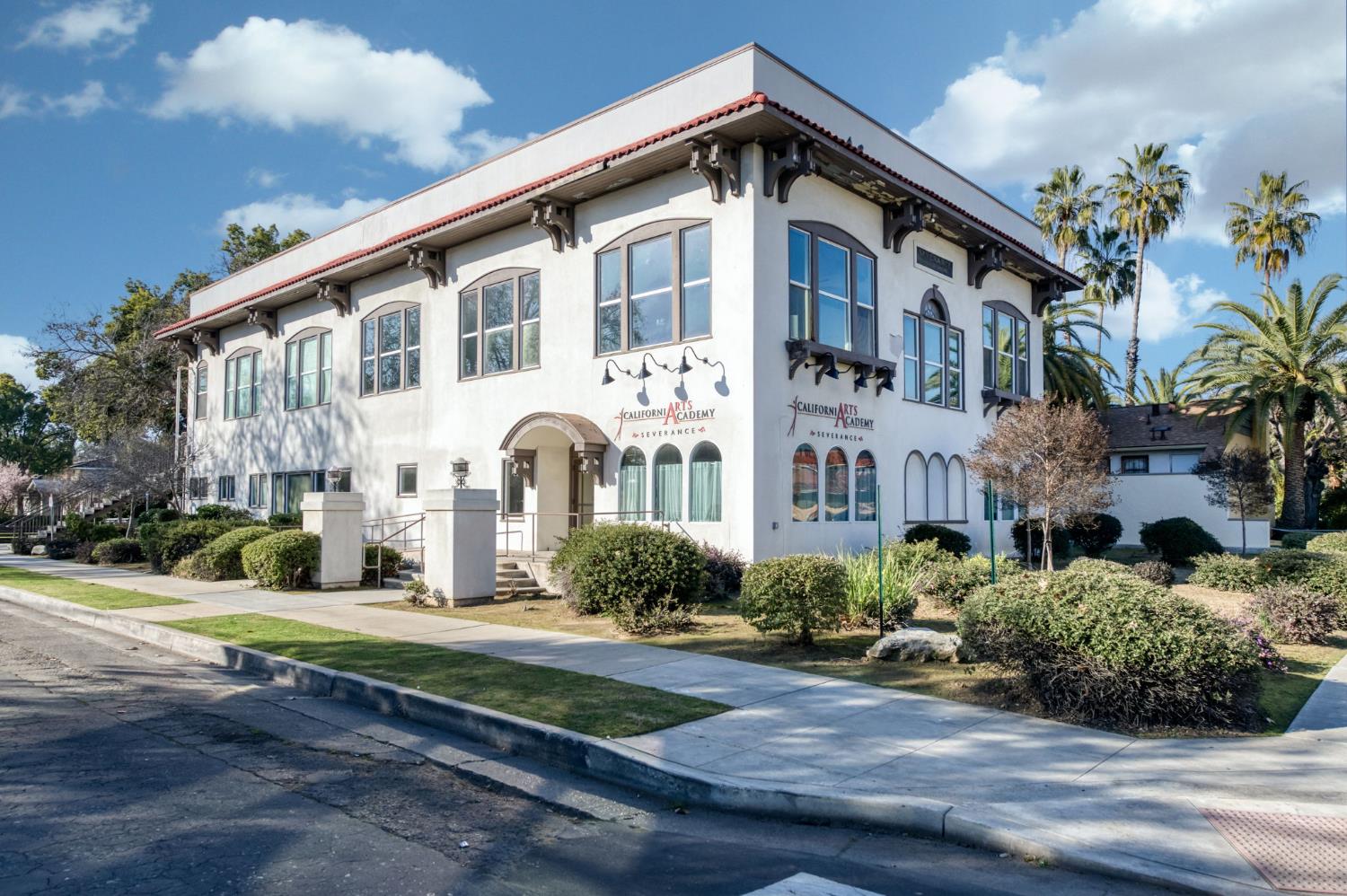 $750,000+