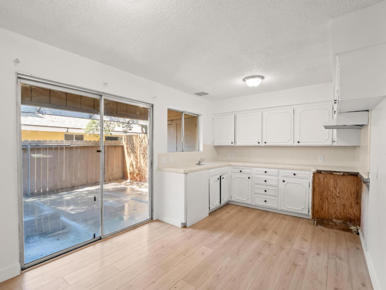 3725 N Fruit Avenue UNIT&nbsp;B, Fresno, CA, 93705